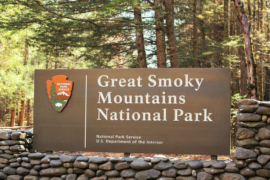 sign for the great smoky mountains national park